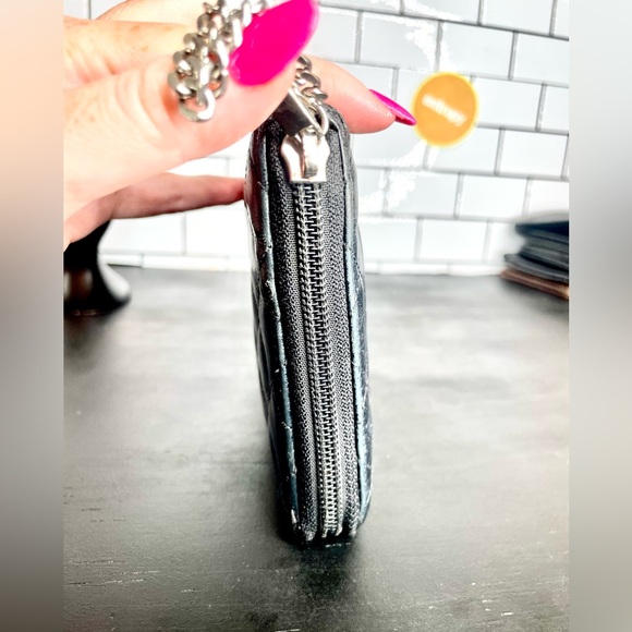 💯 Authentic Chanel Black Cambon leather zippy wallet - Picture 6 of 13